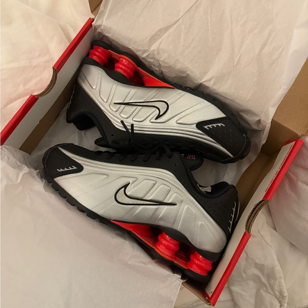 Nike Shox R4 - Picture 2 of 5